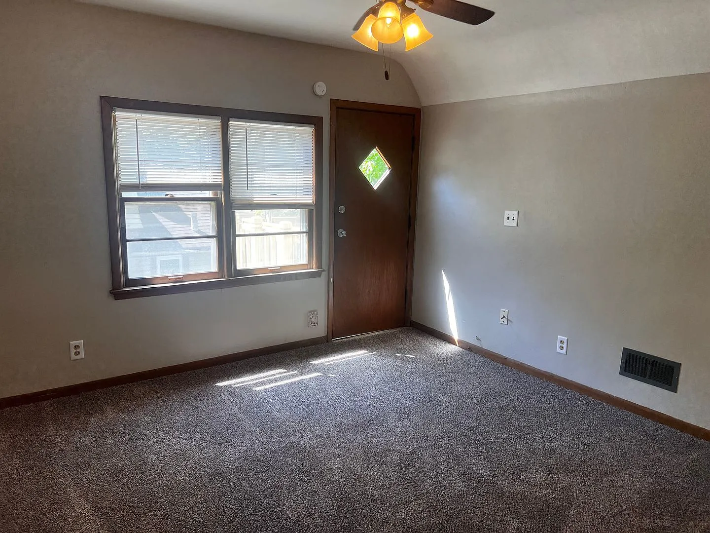 WAH1012 — Photo 3