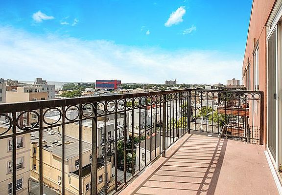 4th image of 2838 Stillwell Ave APT 7B