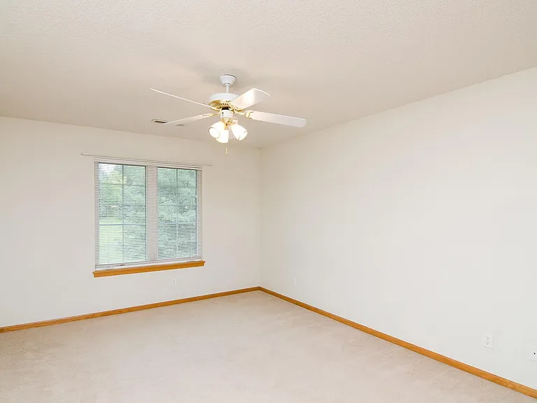2613 Rushmore Dr — Photo 13