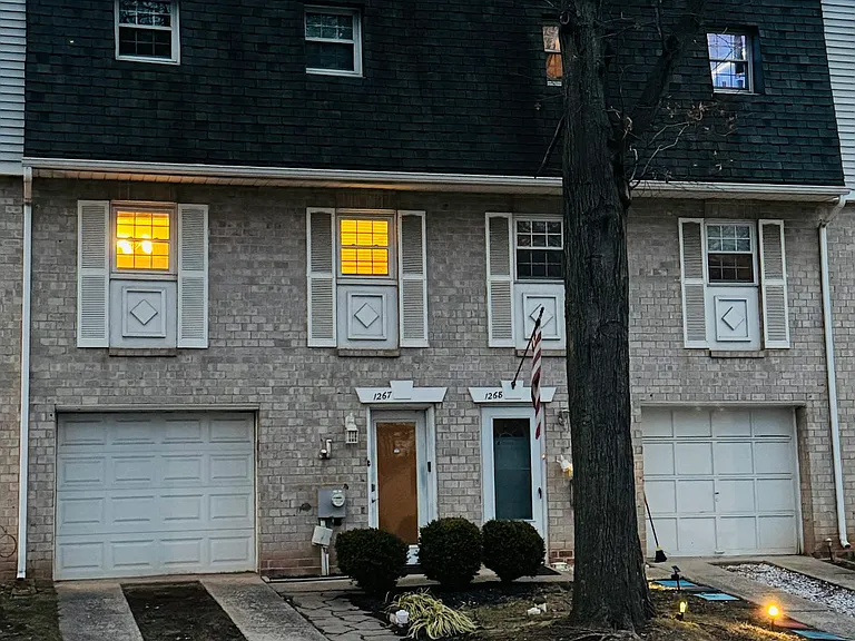 1267 Village Ln — Photo 17