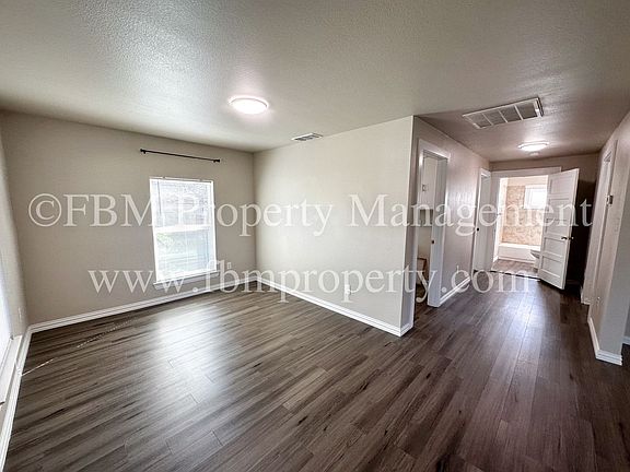 4th image of 308 E Parks Ave