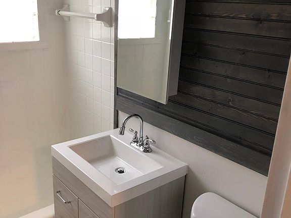 2nd image of 639 23rd Ave NE APT 6