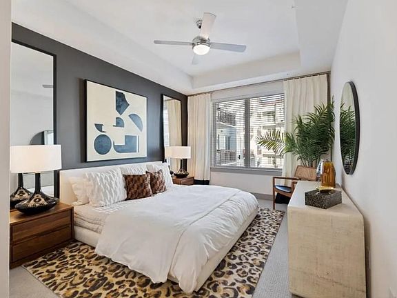 3rd image of 1317 N Post Oak Rd #512