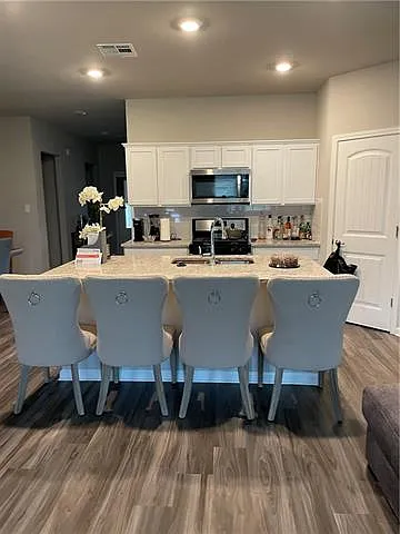 3 bed, 2.0 bath, 1564 sqft, $2,250 — Photo 4