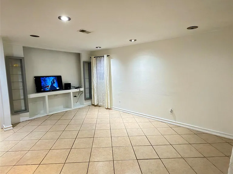 6406 Tall Willow Dr — Photo 7