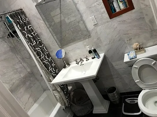 Rented by NYLA Realty | media 2