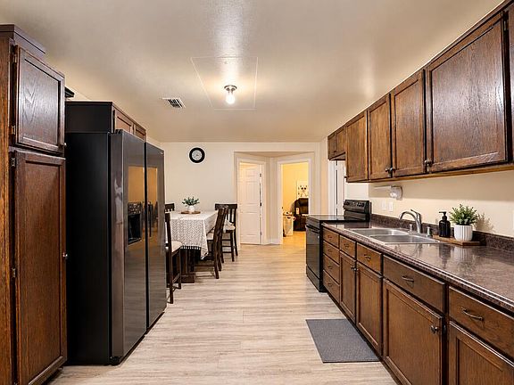 4th image of 1406 W 12th St
