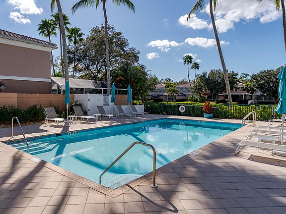 2nd image of 5353 Cove Cir #5353