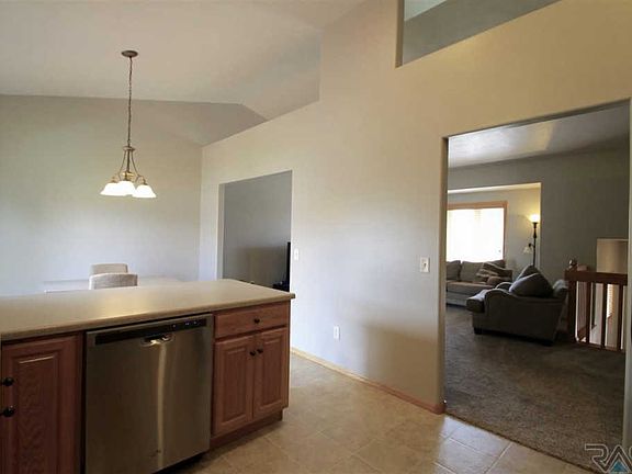 5th image of 7708 S McMartin Ave