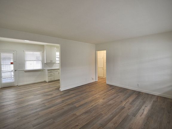 4th image of 12807-13 Burbank Blvd #12813-5