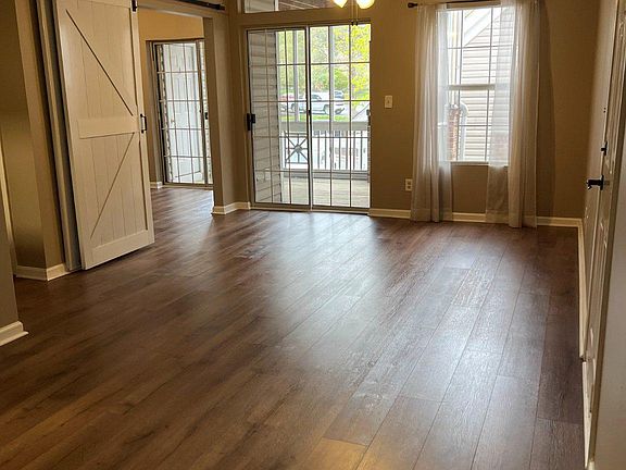 5th image of 296 Canterbury Rd APT J