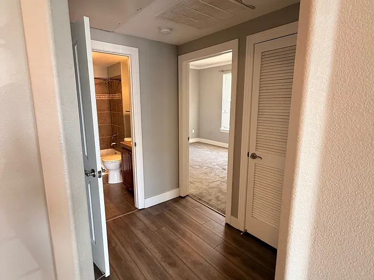 9039 E Panorama Cir #201 — Photo 14