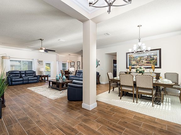 5th image of 1701 SE Airoso Boulevard