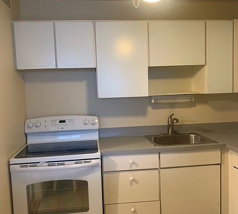 4th image of 70 W Burton Pl APT 1708
