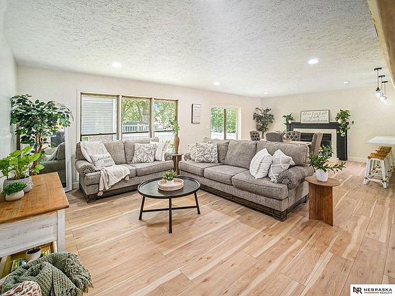 5th image of 811 Rockhurst Dr