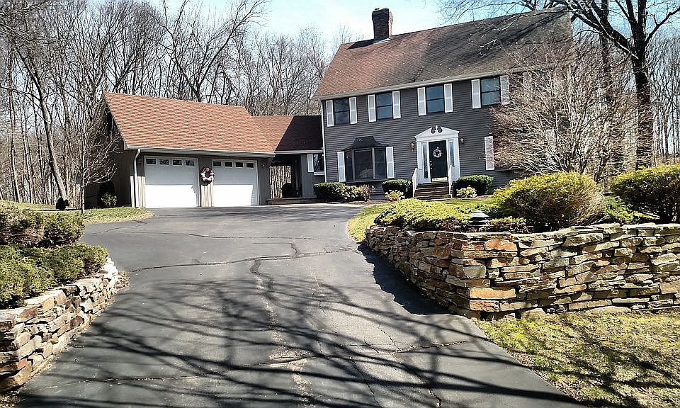 2nd image of 113 Stage Coach Rd