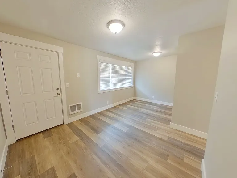 405 East 14th Ave — Photo 3