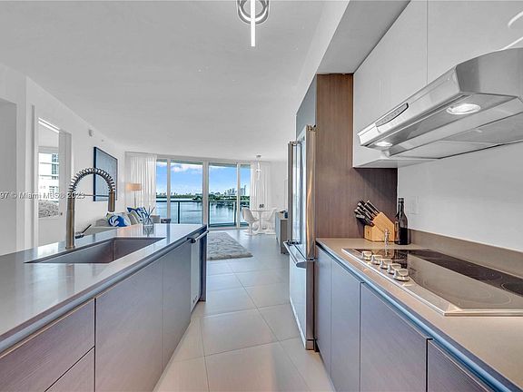 4th image of 9821 E Bay Harbor Dr APT 603