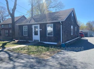 435 Nausauket Rd, Warwick, RI 02886