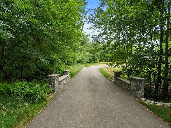 3rd image of 18 Keeney Pond Rd