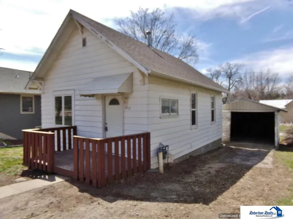 1217 S 8th St, Beatrice, NE 68310
