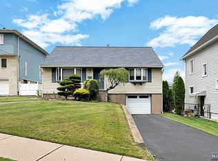 19 Main St, Hasbrouck Heights, NJ 07604
