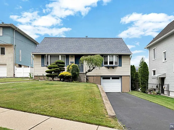 19 Main St, Hasbrouck Heights, NJ 07604