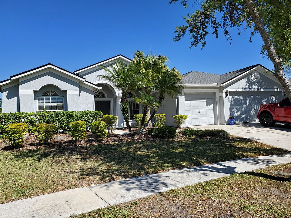New roof on this quiet neighborhood beauty. Private office off of the foyer.