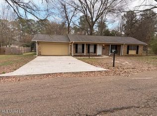 1953 Longwood Dr, Jackson, MS 39212