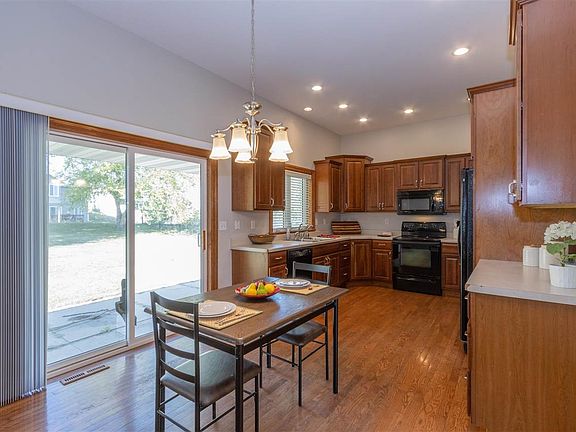 4th image of 276 W Goldfinch Dr