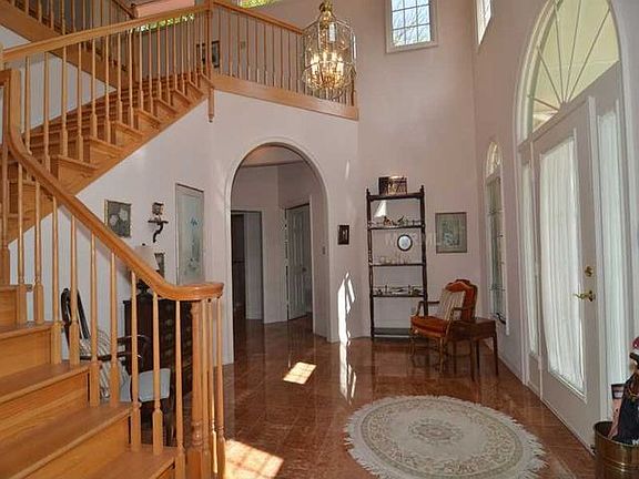 2nd image of 1631 Summerland Ave
