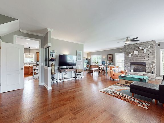 5th image of 8975 Big Oak Dr