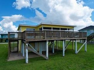 444 Beachfront Dr, Matagorda, TX 77457