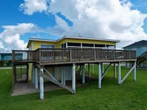 444 Beachfront Dr, Matagorda, TX 77457