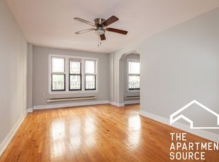 440 W Roscoe St #201, Chicago, IL 60657