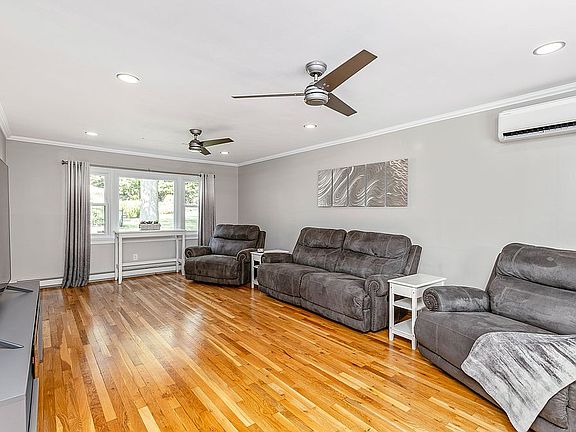4th image of 59 Peachtree Ln