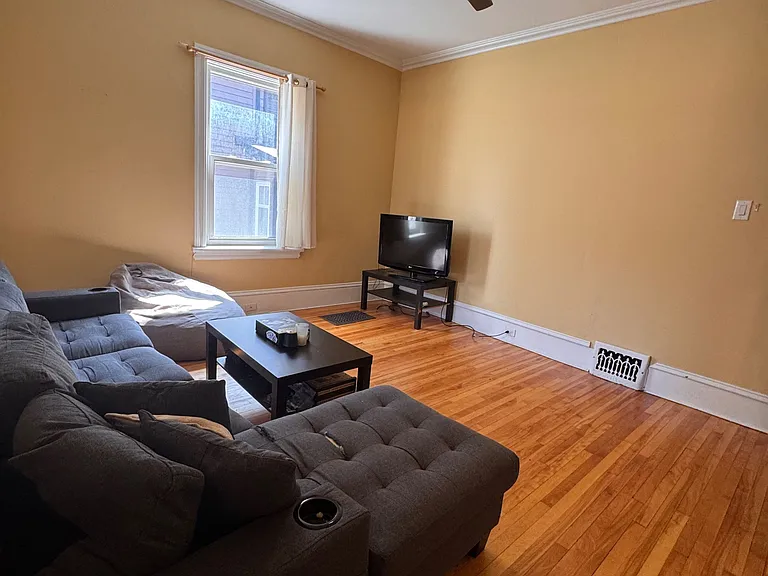 60 Herridge St — Photo 8