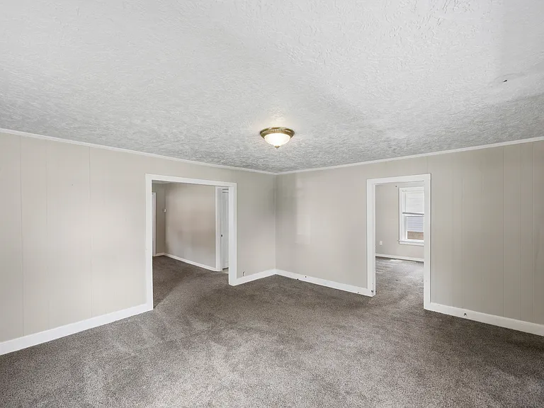 313 Knox St — Photo 15