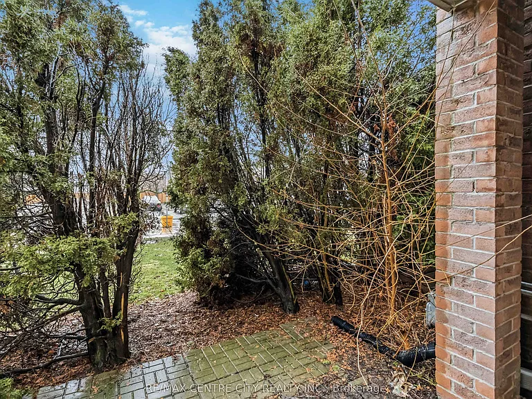 2230 Trafalgar St #121 — Photo 24