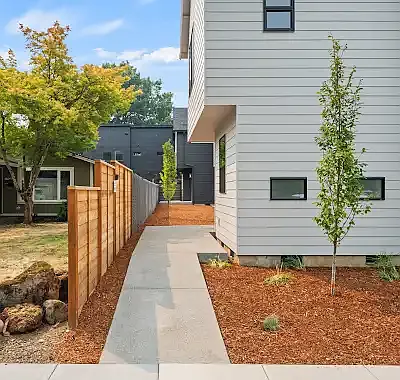 3984 NE 35th Ave — Photo 8