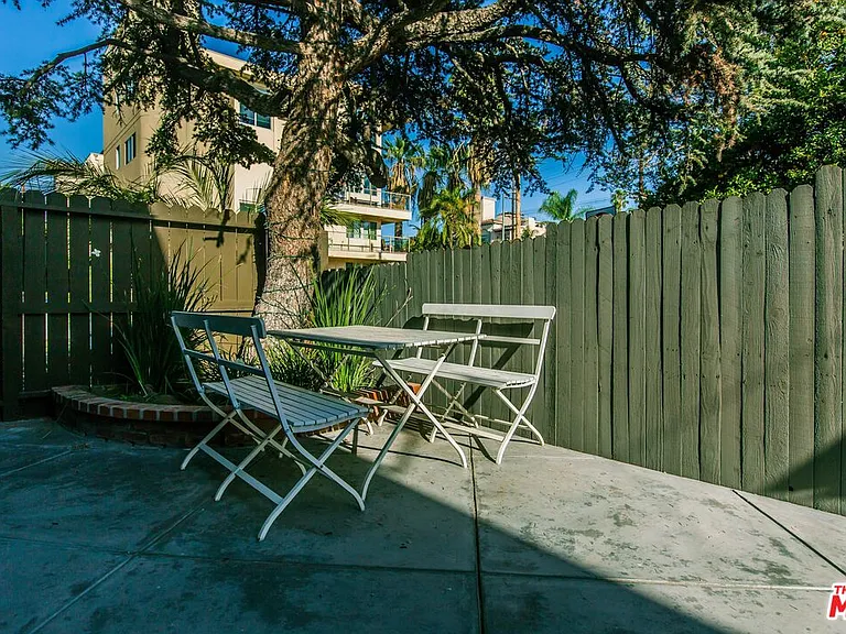 4409 Irvine Ave — Photo 22