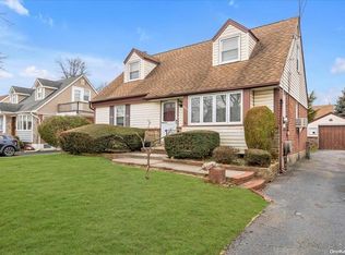 483 Argyle Rd, Mineola, NY 11501