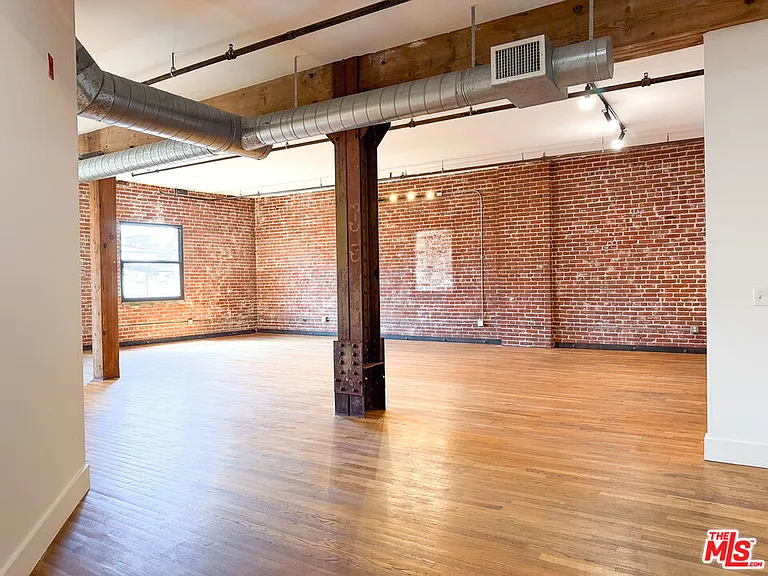 215 S Santa Fe Ave #4 — Photo 2
