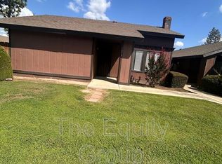 1058 N Jefferson St, Tulare, CA