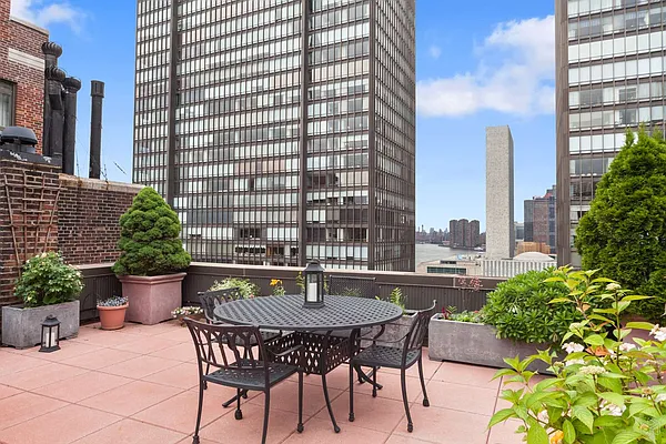 Sold by Halstead Real Estate | media 5