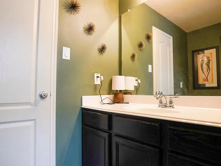 2109 Mooncrest Dr — Photo 19