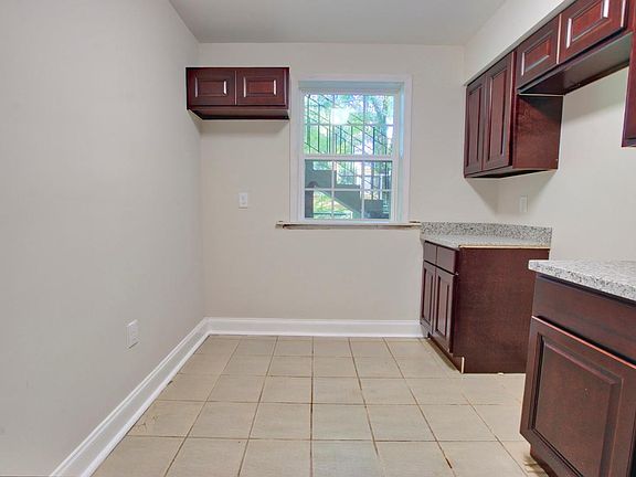 4th image of 1938 Jackson Ave #5