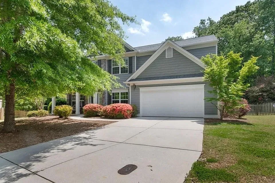 4 bed, 2.5 bath, 2384 sqft, $2,795 — Photo 2