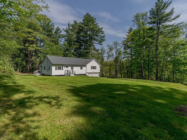 126 Watson Rd — Photo 3