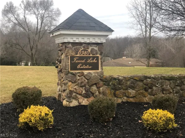Castalia Dr, Barberton, OH 44203